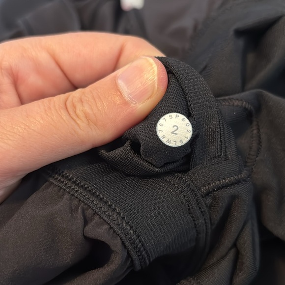 Lululemon women’s black sleeveless romper size 2 - Picture 10 of 10